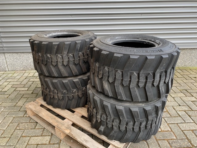 BKT 31x15.50-15  (4).jpg